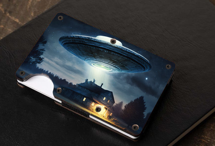 Alien Flying Saucer - Graphic Minimalist Wallet